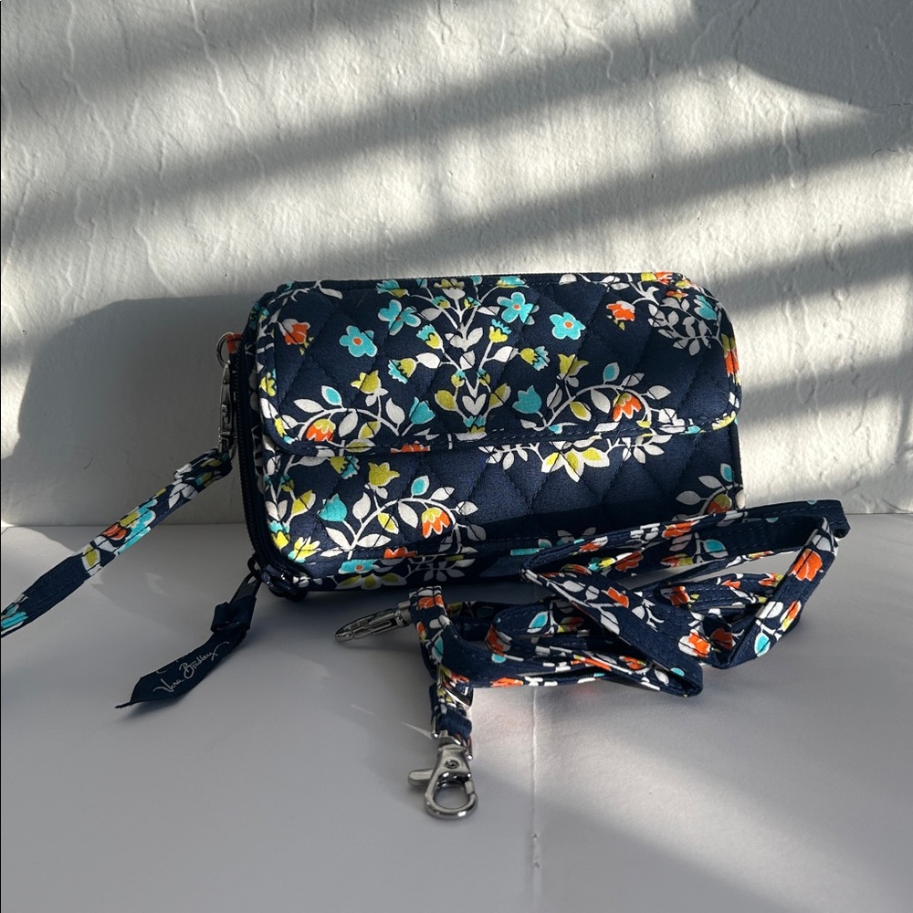 Vera Bradley wristlet - Picture 2 of 6